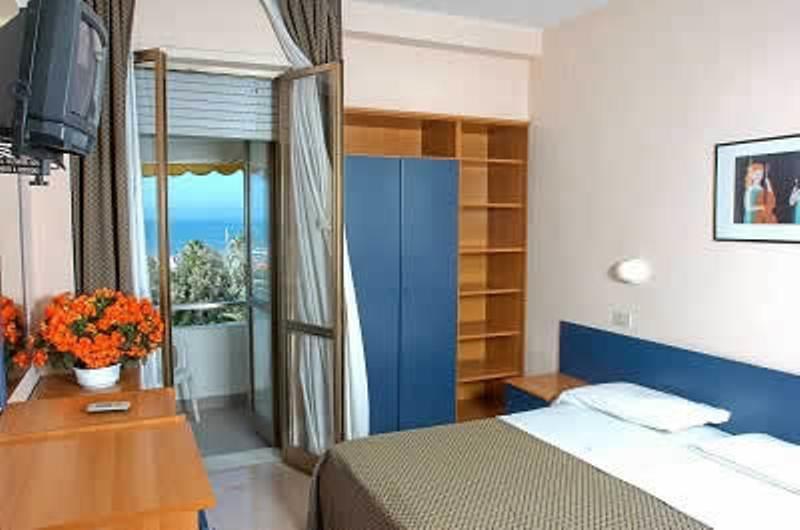 Hotel San Carlo Marina di Pietrasanta Zimmer foto